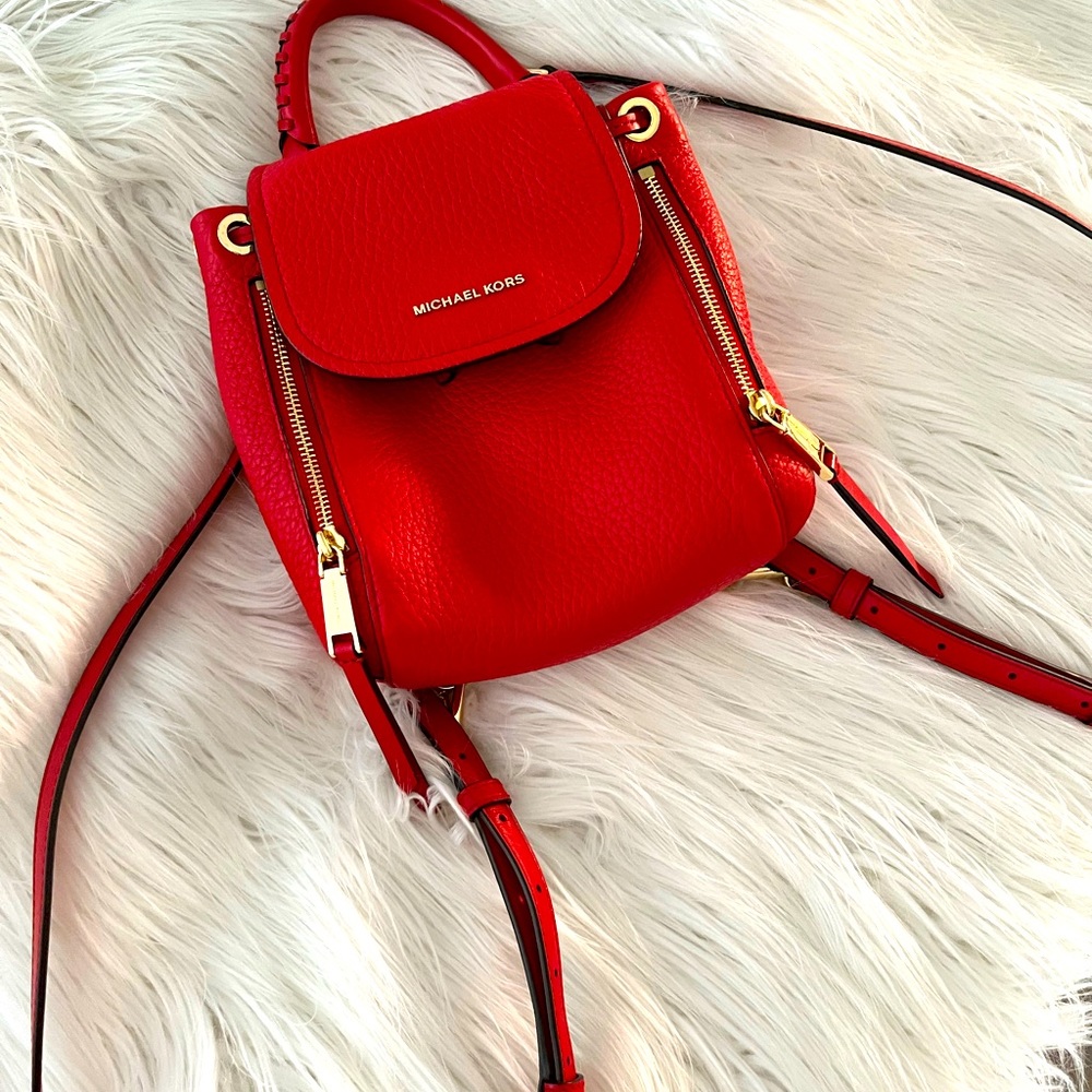 LIKE NEW MICHAEL KORS BACKPACK 🎒